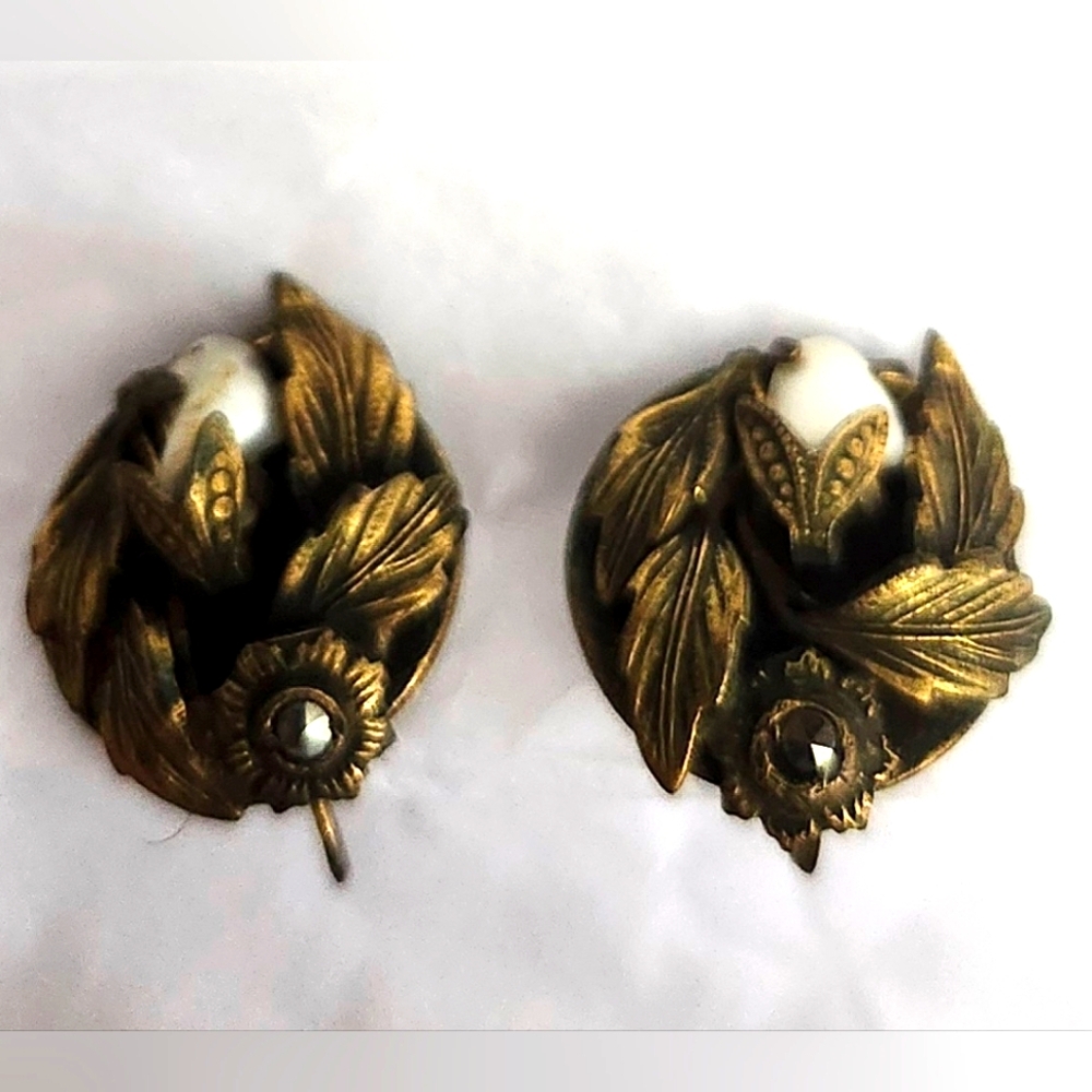 Antique 1930s Art Deco Baroque Pearl Marcasite Floral Screwback Earrings
